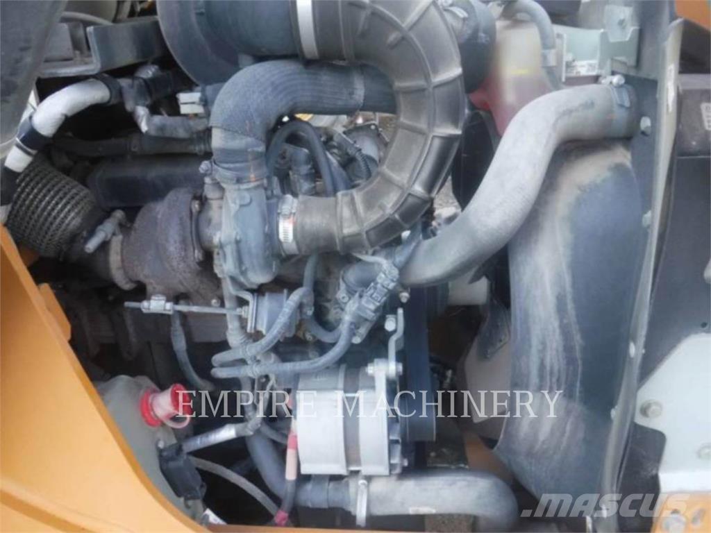 CASE 575 反铲装载机