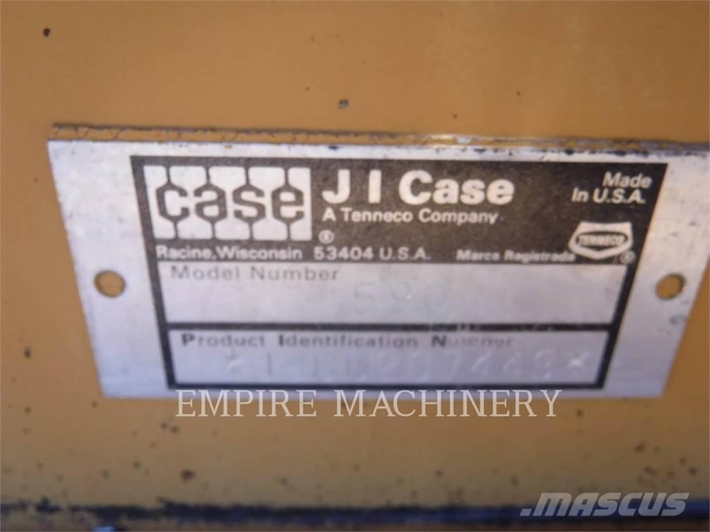 CASE 590 反铲装载机