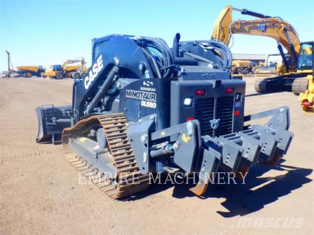 CASE DL550 滑移装载机