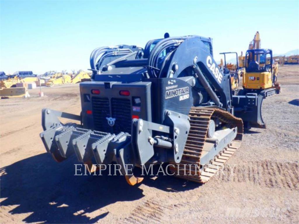 CASE DL550 滑移装载机