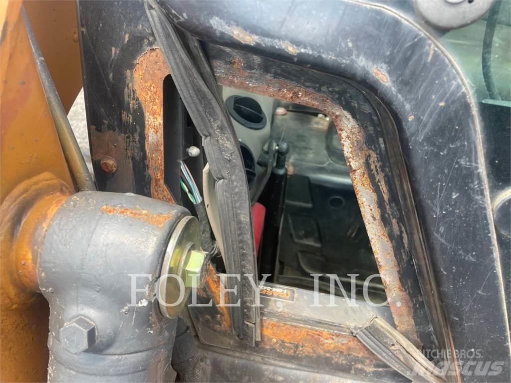 CASE SR200 滑移装载机