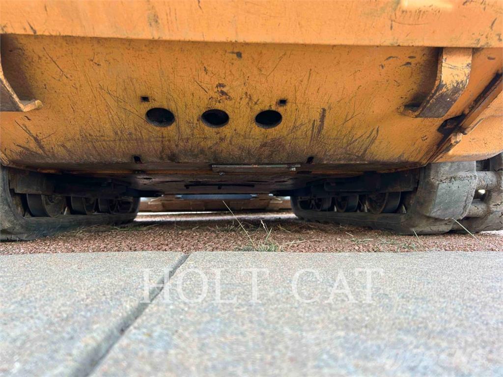 CASE TR270 履带式装载机