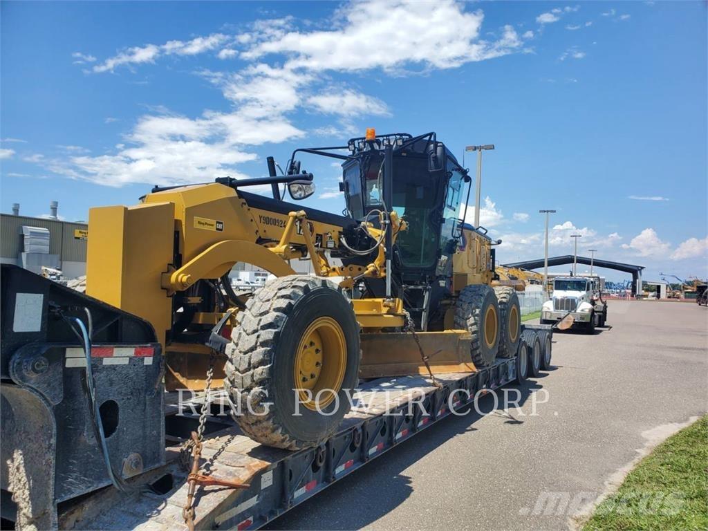 CAT 120 AWD CS 平地机/推土机