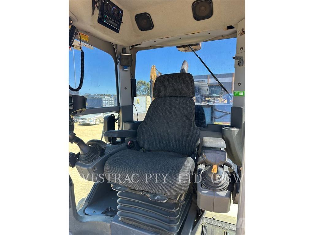 CAT 12M 平地机/推土机