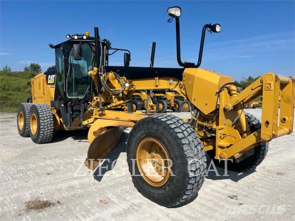CAT 12M2 平地机/推土机