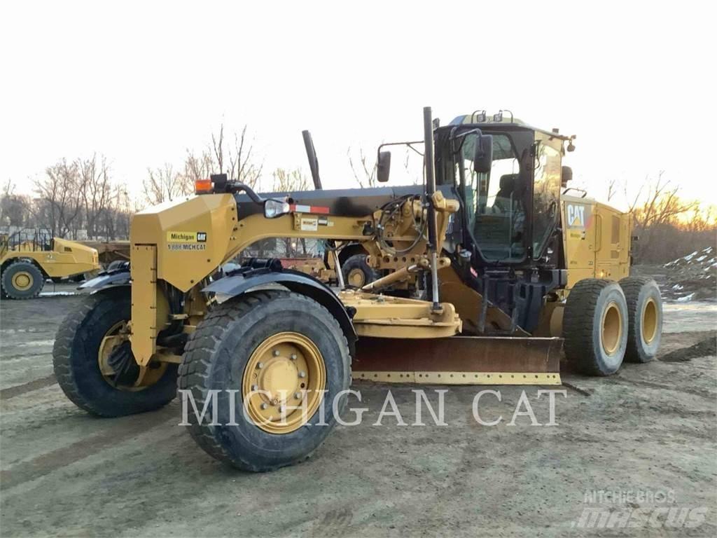 CAT 12M2 AWD 平地机/推土机