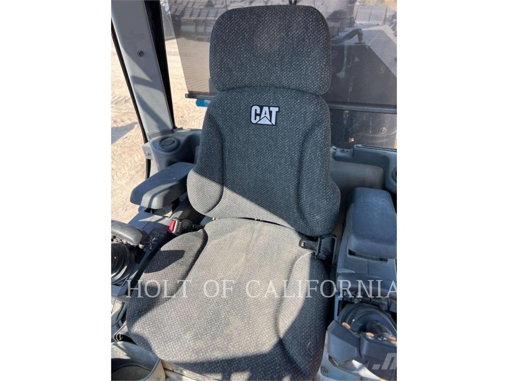 CAT 14 平地机/推土机