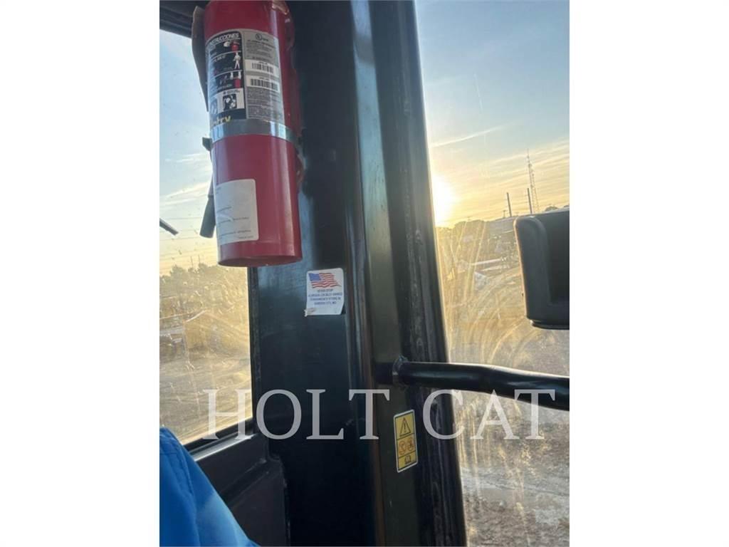 CAT 140 AWD 平地机/推土机