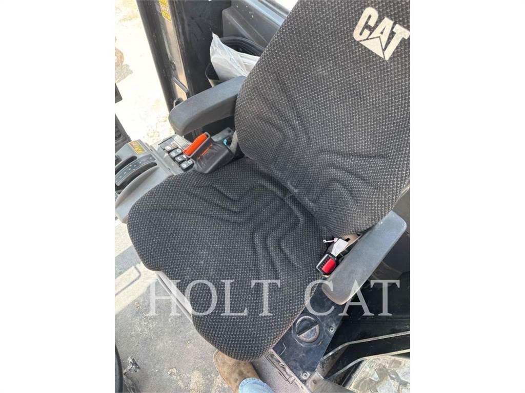 CAT 140 AWD 平地机/推土机