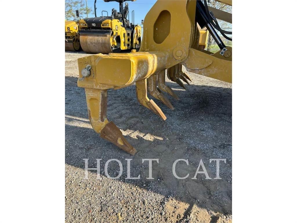 CAT 140 AWD 平地机/推土机
