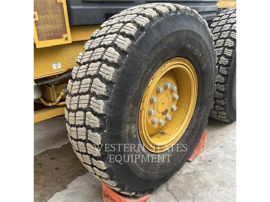 CAT 140 AWD 平地机/推土机