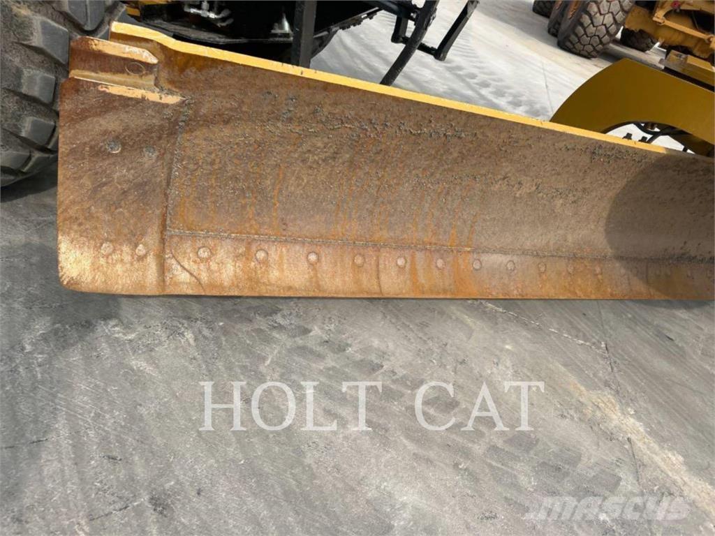 CAT 140 AWD 平地机/推土机