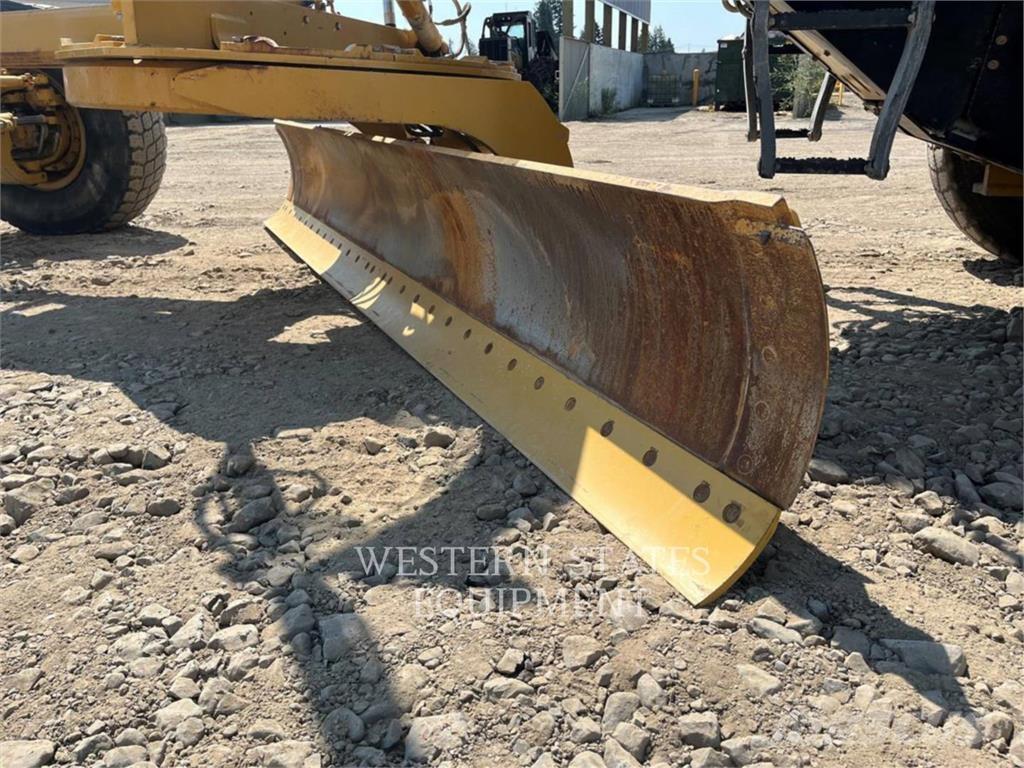 CAT 140 AWD 平地机/推土机