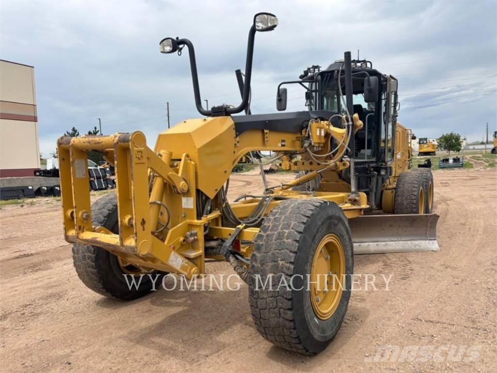 CAT 140M 2 平地机/推土机