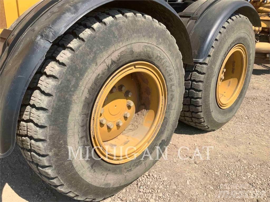 CAT 140M2 AWD 平地机/推土机