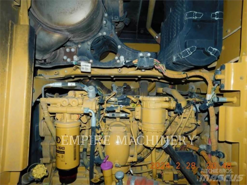 CAT 140M2 AWD 平地机/推土机