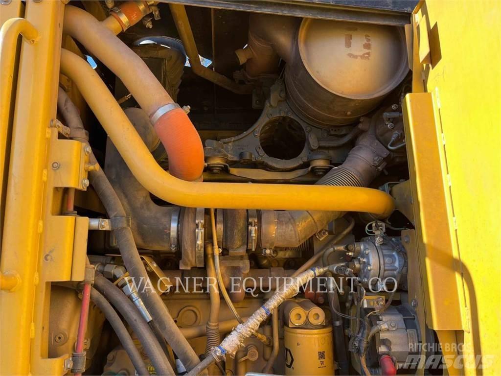 CAT 140M2 AWD 平地机/推土机