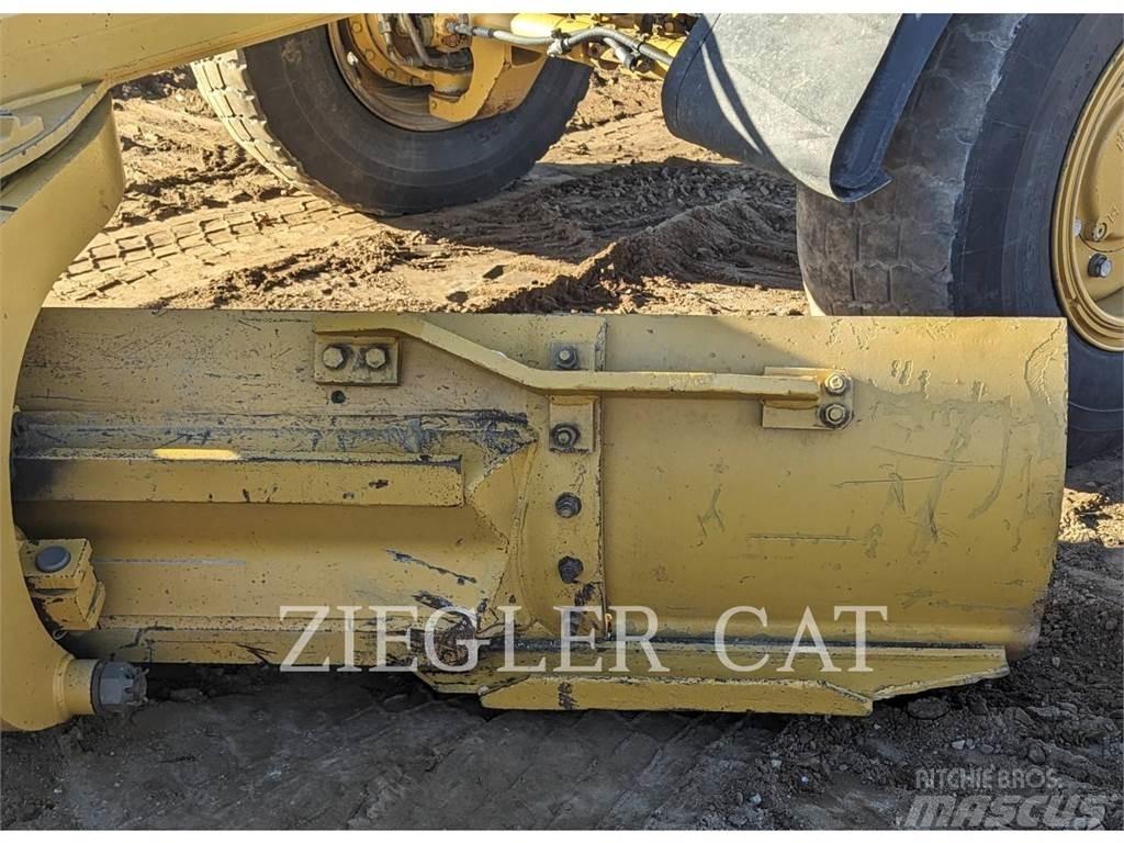CAT 140M2AWD 平地机/推土机