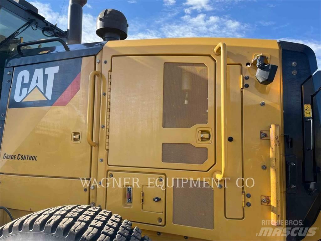 CAT 140M3 AWD 平地机/推土机