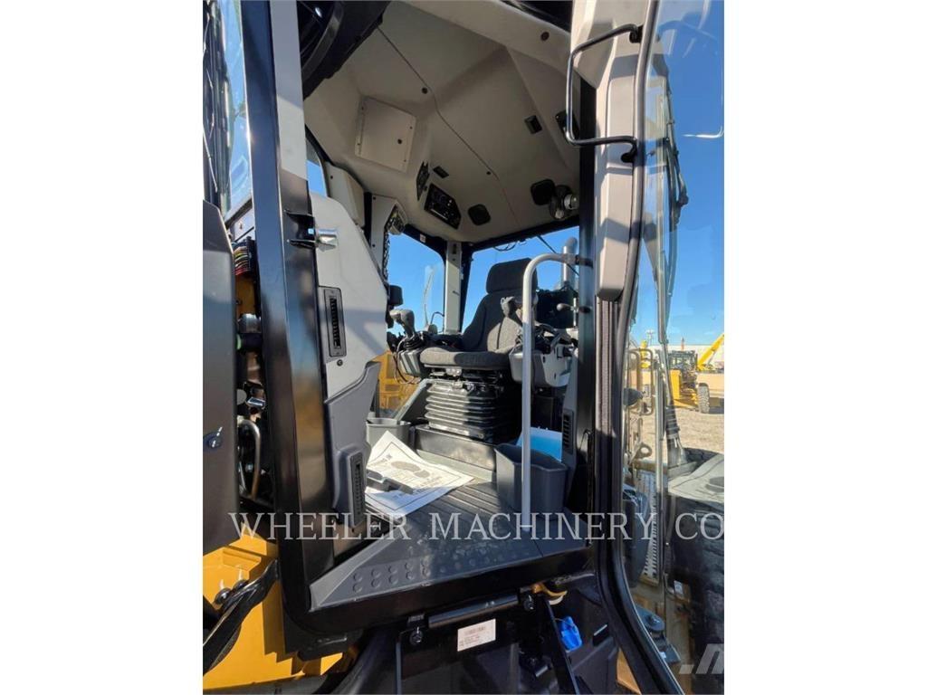 CAT 150 AWD 平地机/推土机