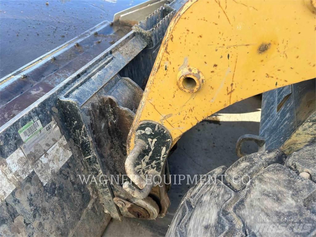 CAT 216B 滑移装载机
