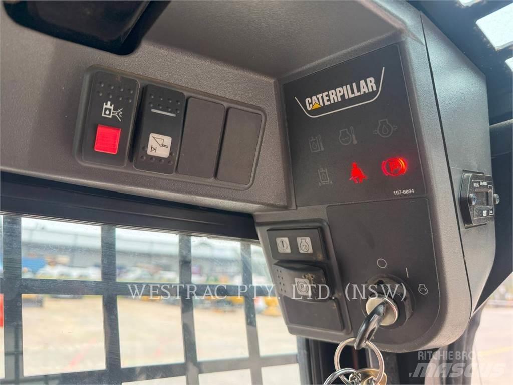 CAT 216B3 AC 滑移装载机