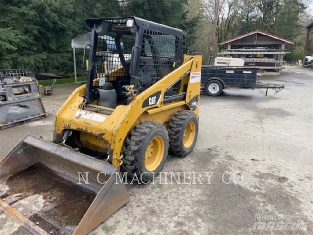 CAT 216B3 CN 滑移装载机