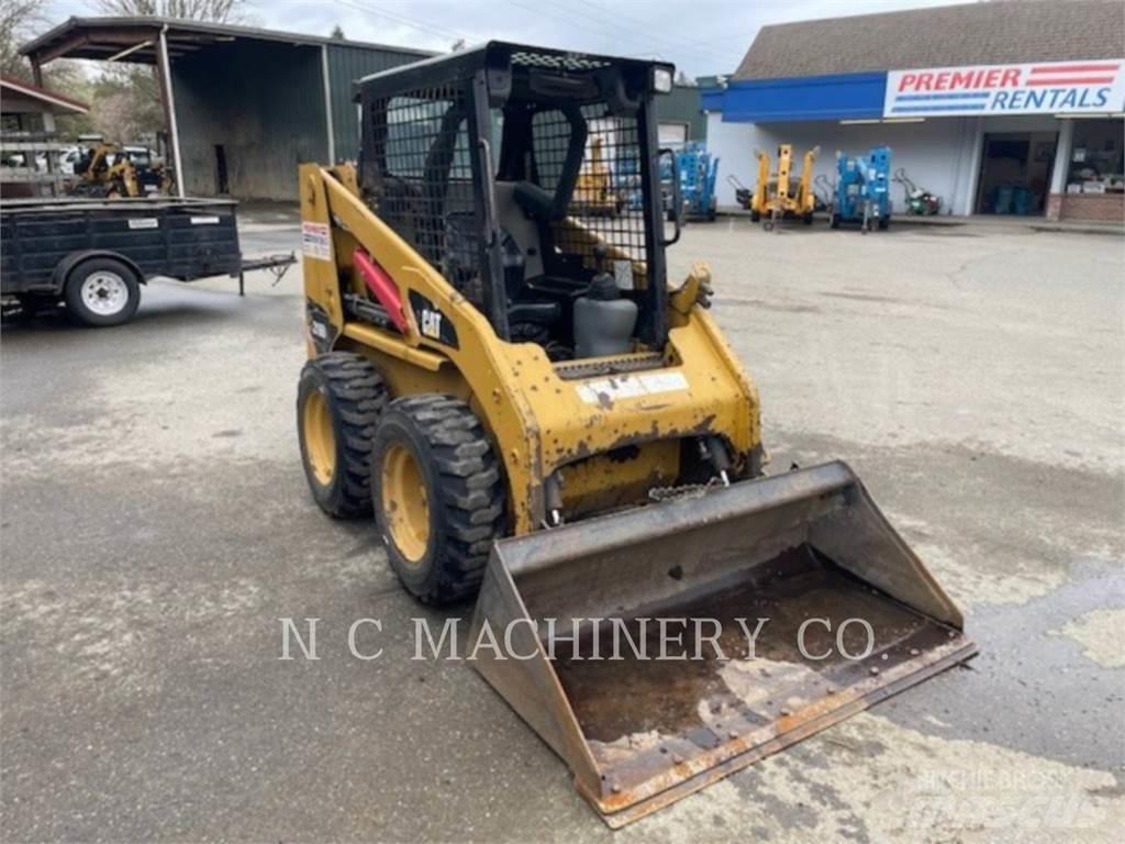 CAT 216B3 CN 滑移装载机