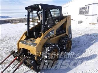 CAT 226 滑移装载机