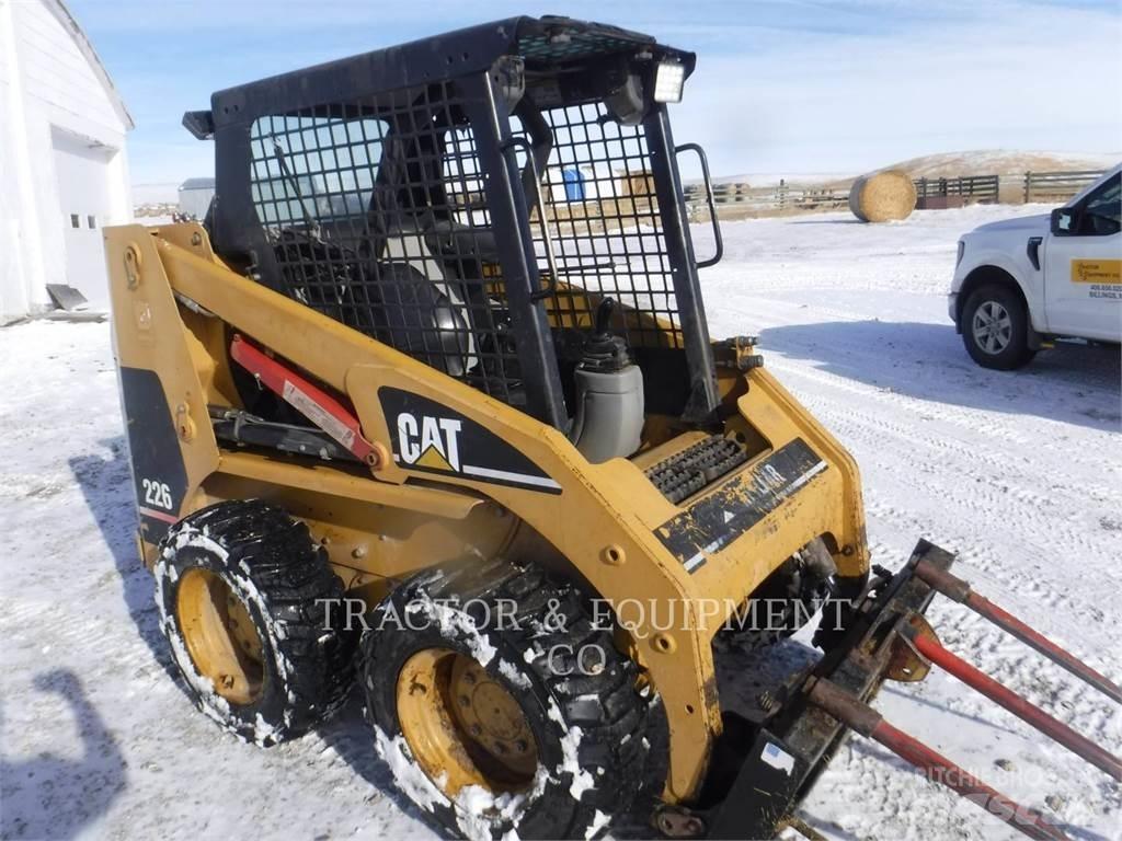 CAT 226 滑移装载机