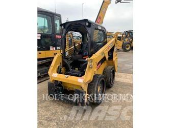 CAT 226 HF 滑移装载机
