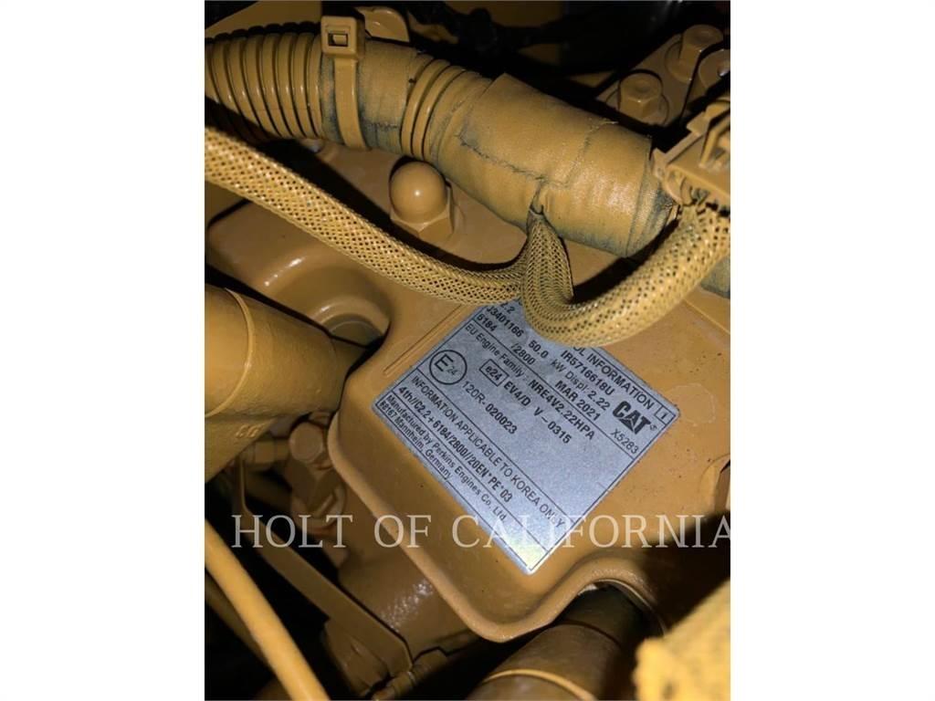CAT 226 HF 滑移装载机