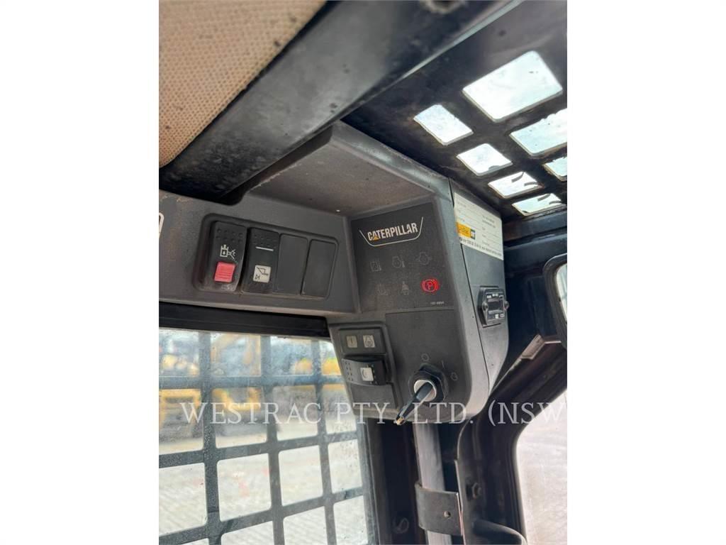 CAT 226B3 滑移装载机