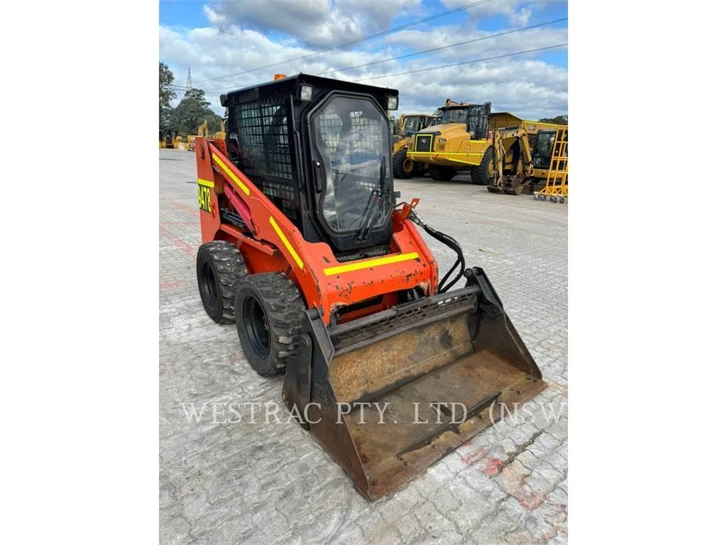 CAT 226B3 滑移装载机