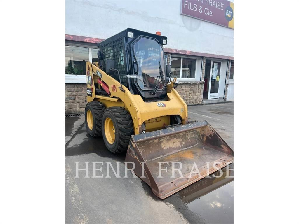 CAT 226B3 滑移装载机