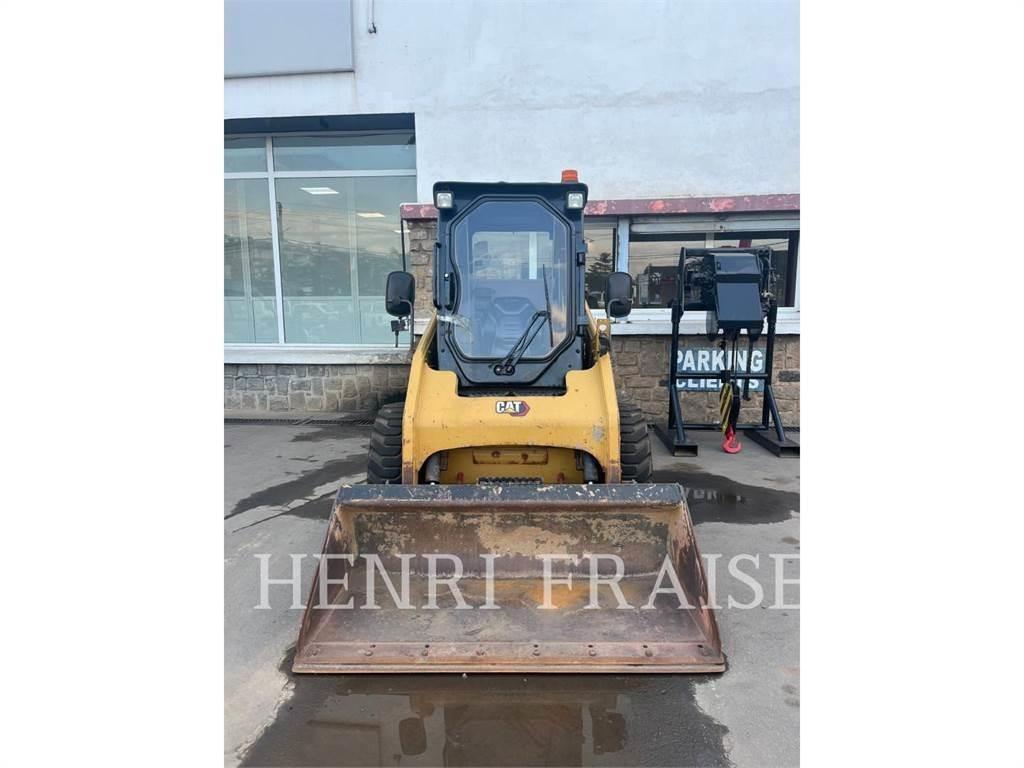 CAT 226B3 滑移装载机