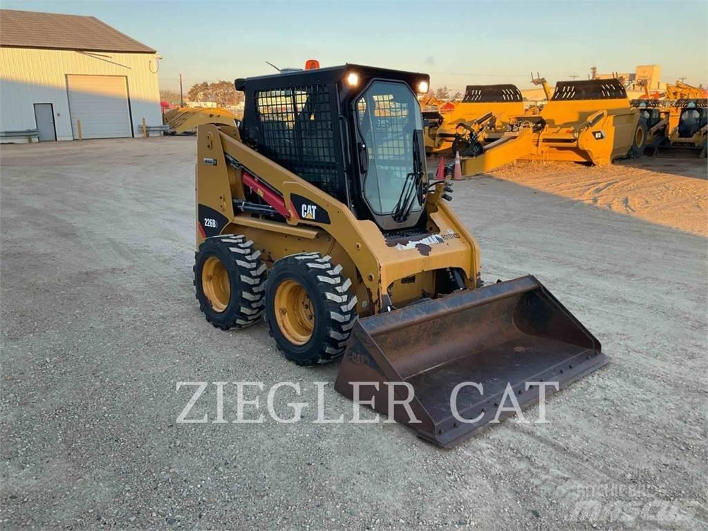 CAT 226B3 滑移装载机