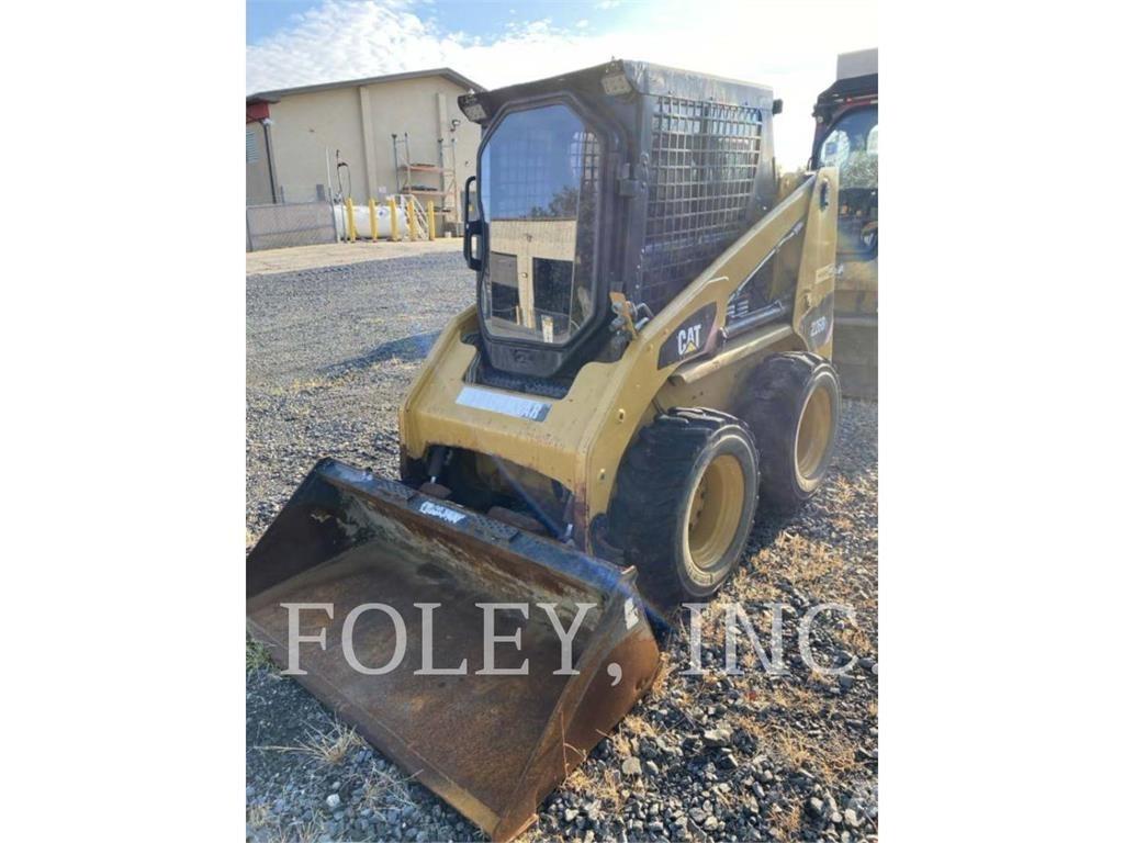 CAT 226B3 滑移装载机