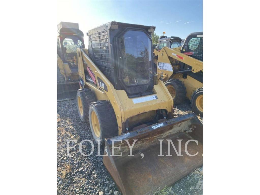 CAT 226B3 滑移装载机