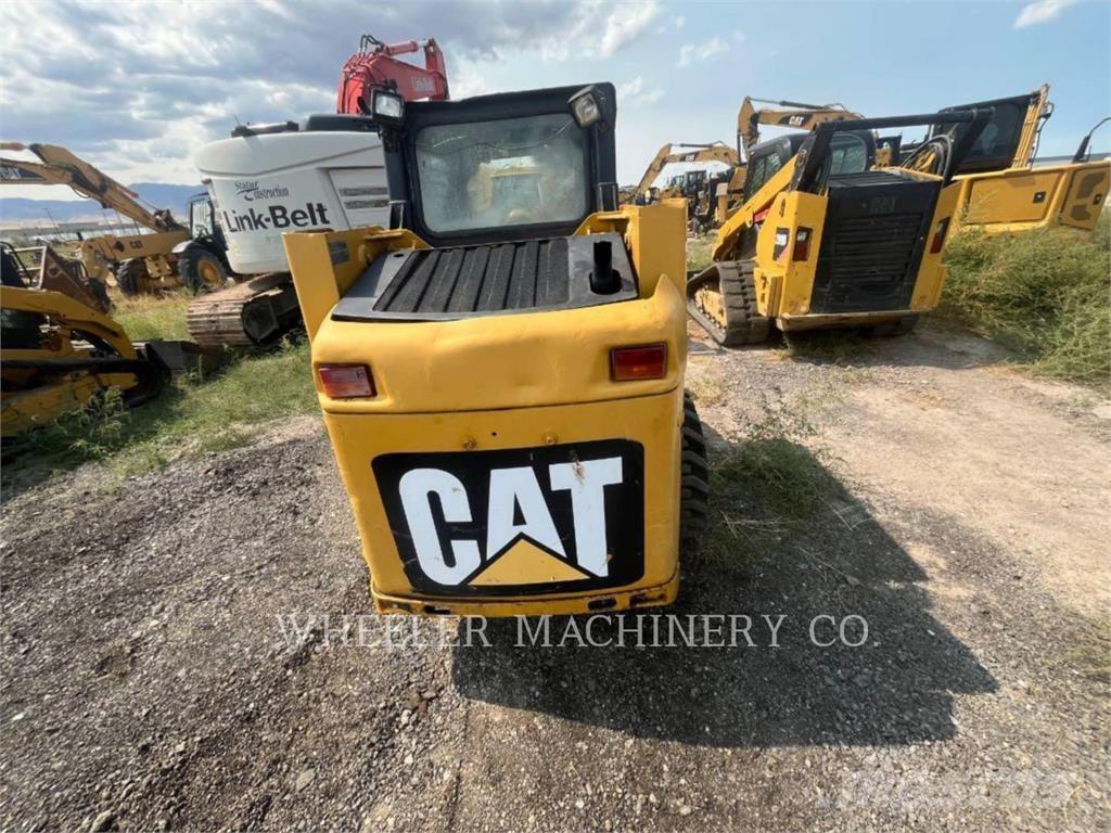 CAT 226B3 C3 滑移装载机