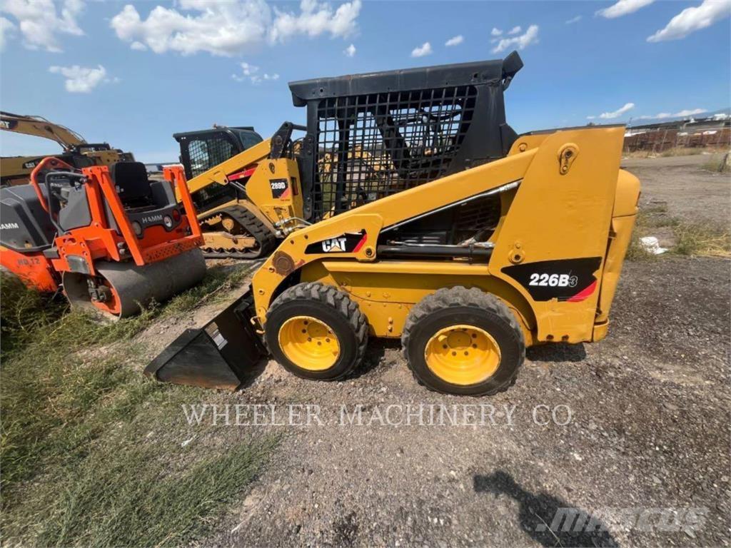CAT 226B3 C3 滑移装载机