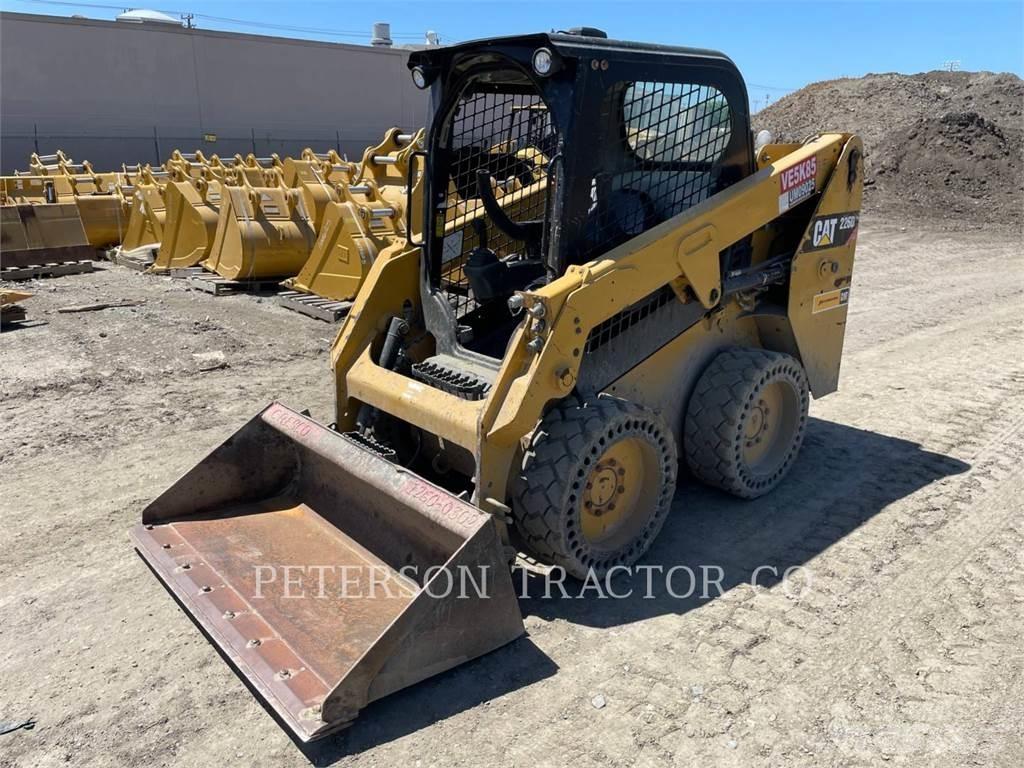 CAT 226D 滑移装载机