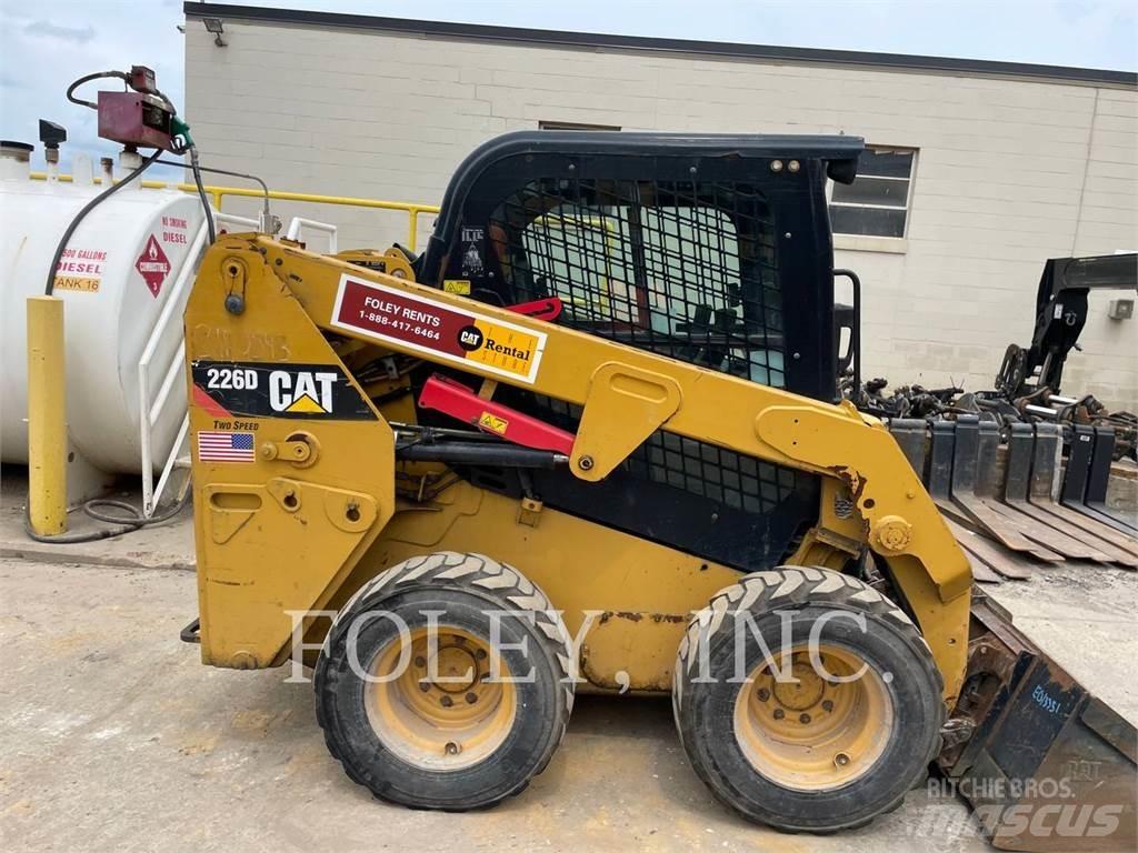 CAT 226D 滑移装载机