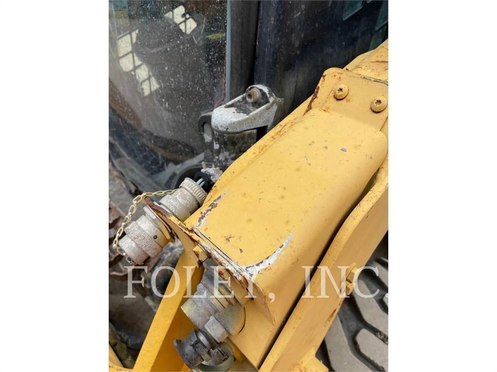 CAT 226D 滑移装载机