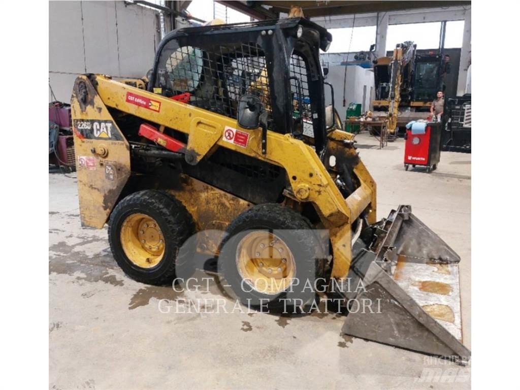 CAT 226D 滑移装载机