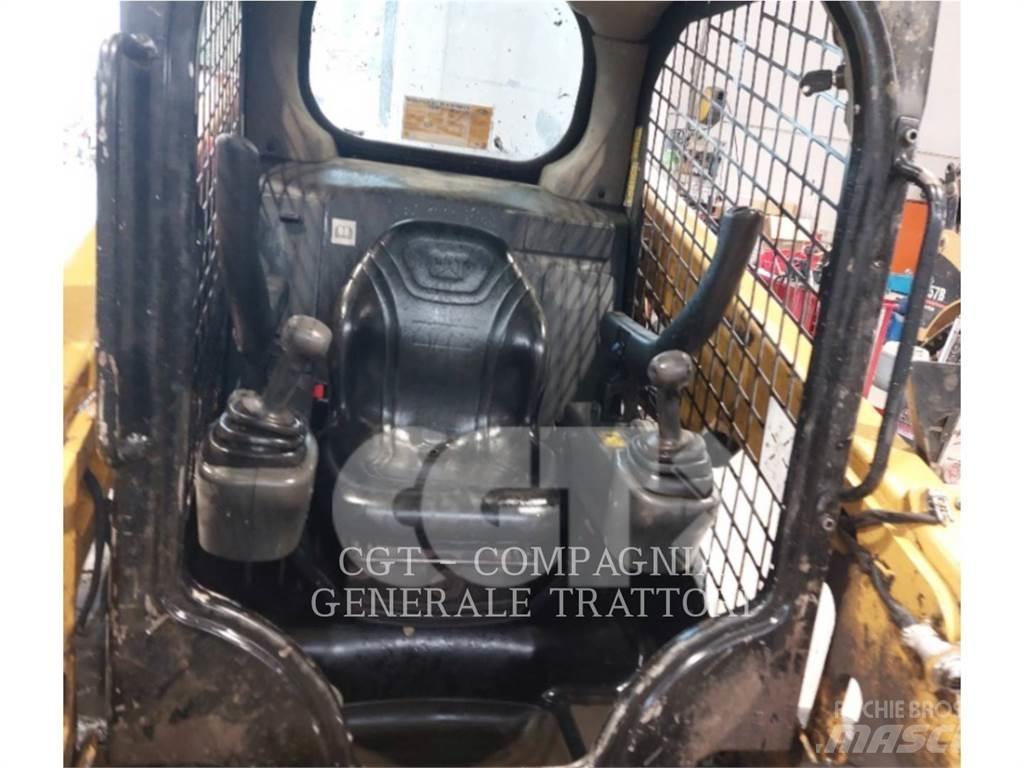 CAT 226D 滑移装载机