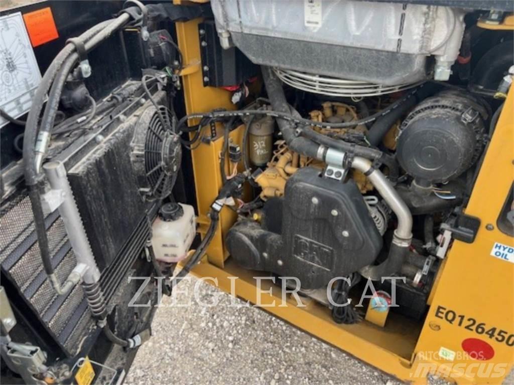 CAT 226D 滑移装载机
