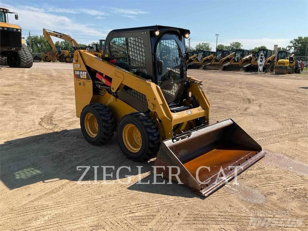 CAT 226D 滑移装载机
