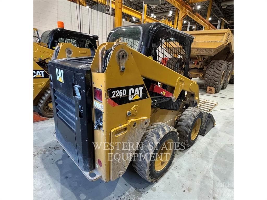 CAT 226D 滑移装载机