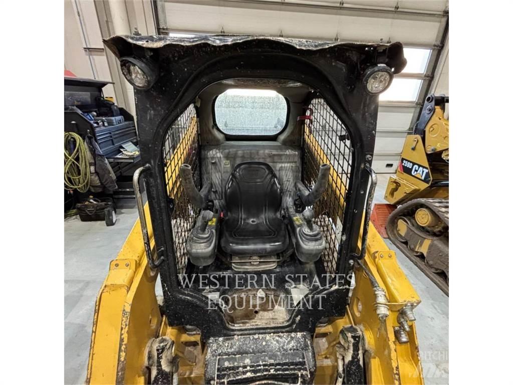 CAT 226D 滑移装载机